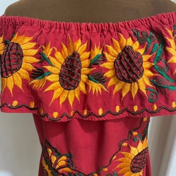 Sunflowers embroidery
Mexican Red Woman's Dress
Size Small - Picture 3 of 9